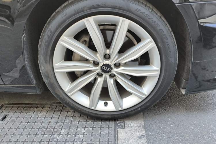Used Audi A6L 2023 45 TFSI Prestige Dynamic Edition Right Front Wheel Hub