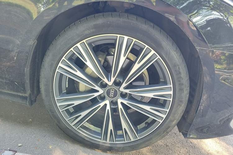 Used Audi A6L 2023 Revised 40 TFSI Luxury Dynamic Edition Right Front Wheel Hub