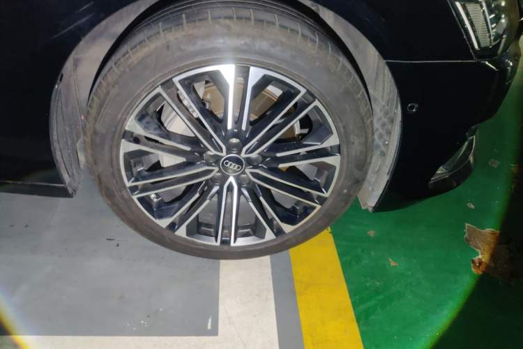Used Audi A6L 2023 Revised 45 TFSI quattro Prestige Elegant Edition Right Front Wheel Hub
