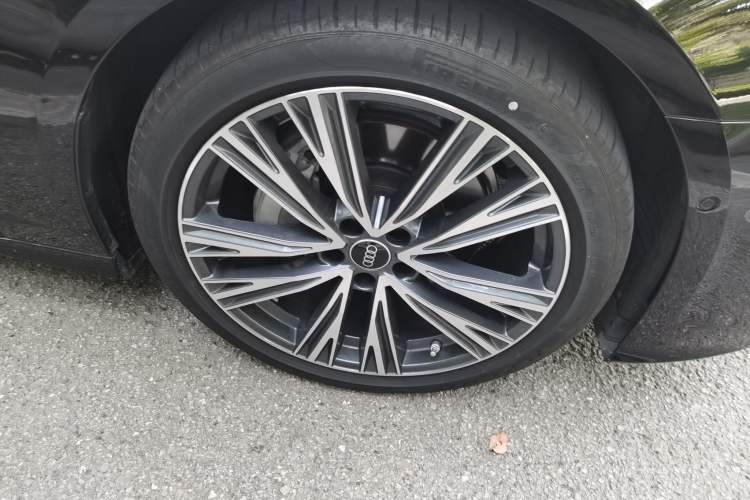 Used Audi A6L 2023 Revised Edition 45 TFSI quattro Prestige Dynamic Version Right Front Wheel Hub