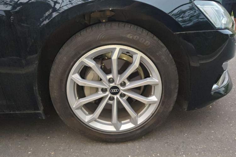 Used Audi A6L 2023 Revised 40 TFSI Luxury Prestige Edition Right Front Wheel Hub