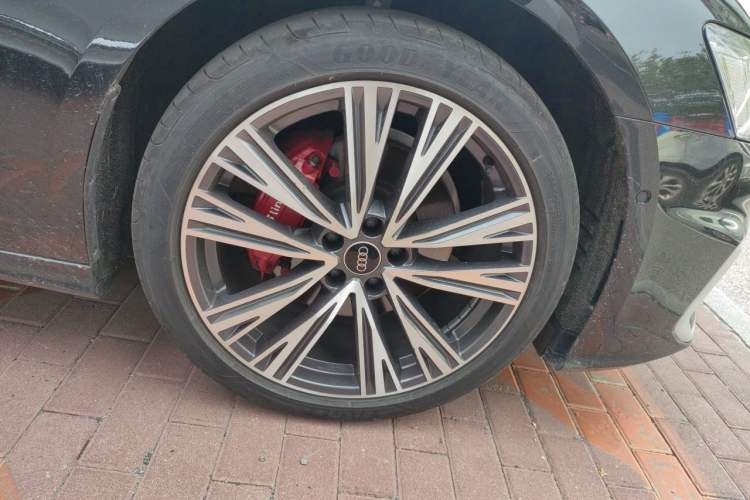 Used Audi A6L 2023 Revised Edition 45 TFSI quattro Prestige Dynamic Version Right Front Wheel Hub