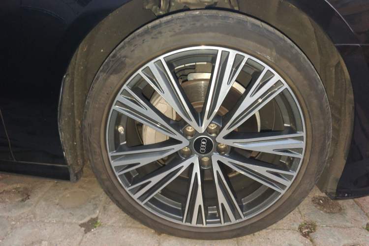 Used Audi A6L 2023 40 TFSI Luxury Dynamic Model Right Front Wheel Hub