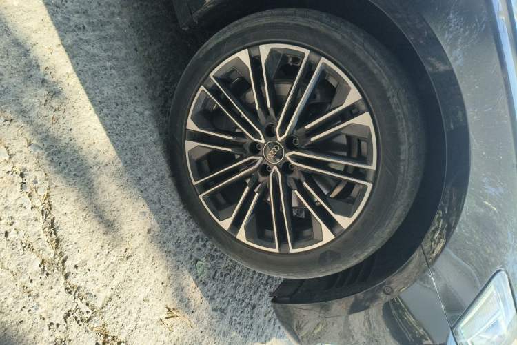 Used Audi A6L 2023 Revised 45 TFSI Prestige Elegant Edition Right Front Wheel Hub