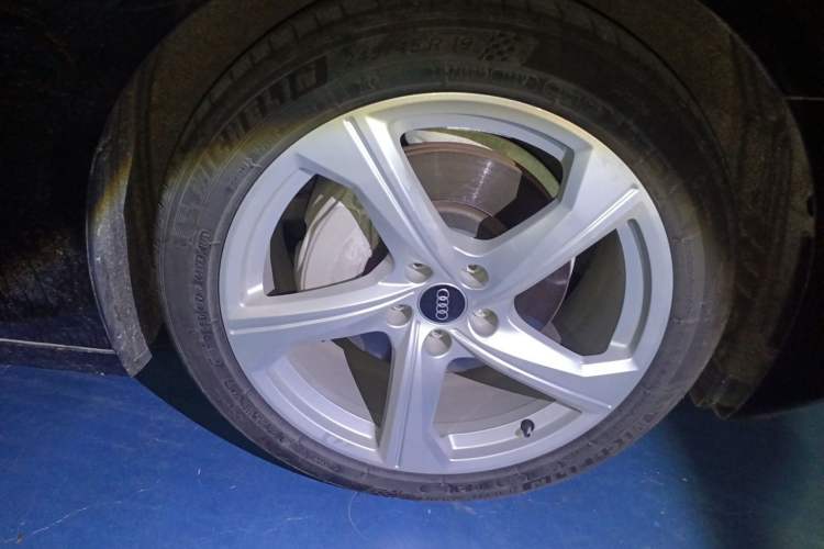 Used Audi A6L 2023 45 TFSI quattro Prestige Elegant Edition Right Front Wheel Hub