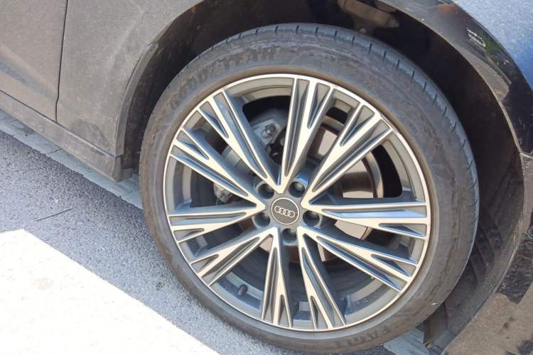 Used Audi A6L 2023 Updated 45 TFSI quattro Prestige Dynamic Edition Right Front Wheel Hub