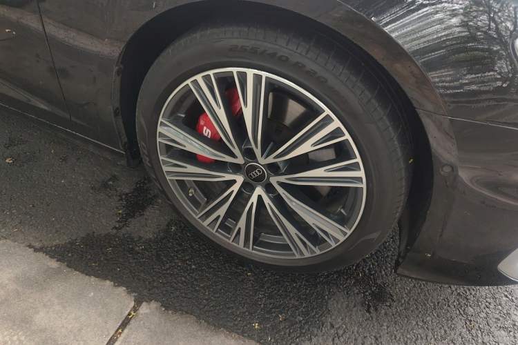 Used Audi A6L 2023 55 TFSI quattro Prestige Dynamic Edition Right Front Wheel Hub