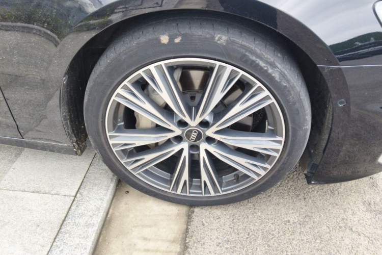 Used Audi A6L 2023 Updated 55 TFSI quattro Prestige Dynamic Edition Right Front Wheel Hub