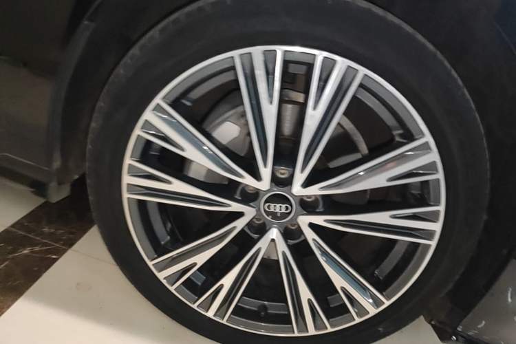 Used Audi A6L 2023 Revised Edition 45 TFSI quattro Prestige Dynamic Version Right Front Wheel Hub