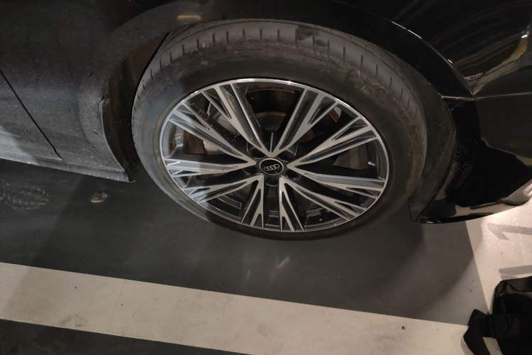 Used Audi A6L 2023 45 TFSI Prestige Dynamic Edition Right Front Wheel Hub