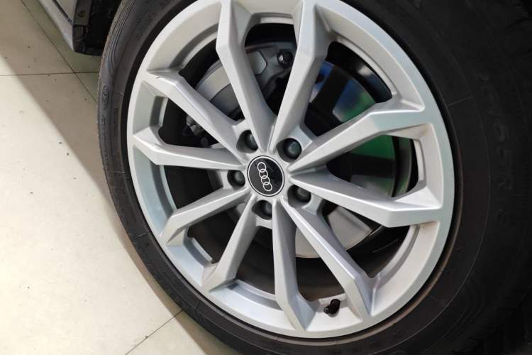 Used Audi A6L 2023 40 TFSI Luxury Prestige Edition Right Front Wheel Hub