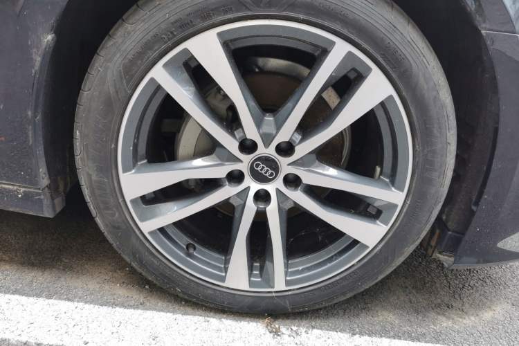 Used Audi A6L 2023 Revised 40 TFSI Luxury Dynamic Edition Right Front Wheel Hub