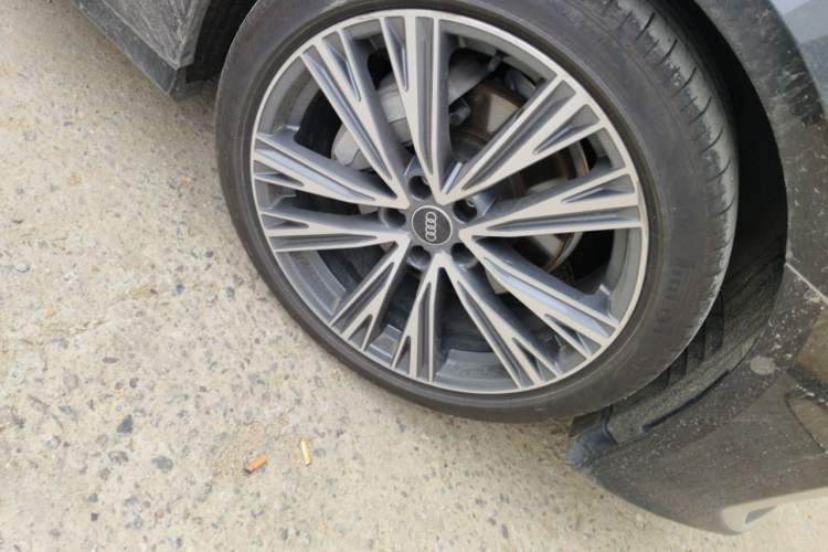 Used Audi A6L 2023 Revised Edition 45 TFSI quattro Prestige Dynamic Version Right Front Wheel Hub