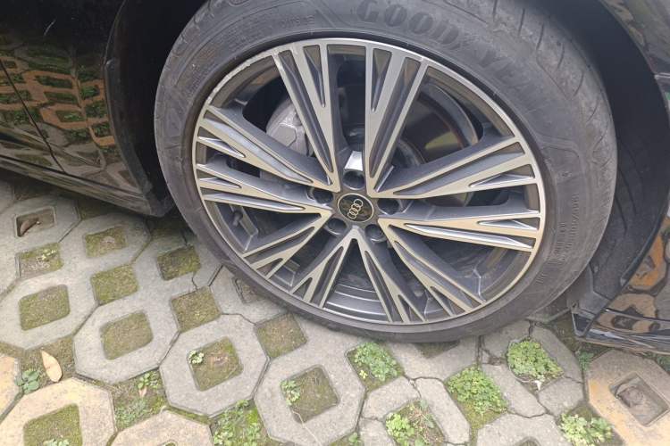 Used Audi A6L 2023 Revised 45 TFSI Prestige Dynamic Edition Right Front Wheel Hub