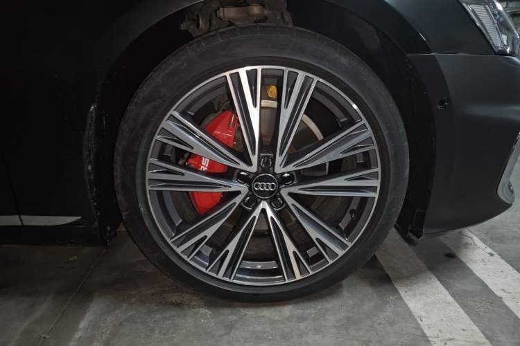 Used Audi A6L 2023 Revised Edition 45 TFSI quattro Prestige Dynamic Version Right Front Wheel Hub