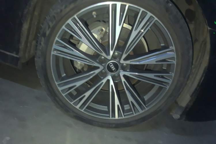 Used Audi A6L 2023 Revised Edition 45 TFSI quattro Prestige Dynamic Version Right Front Wheel Hub