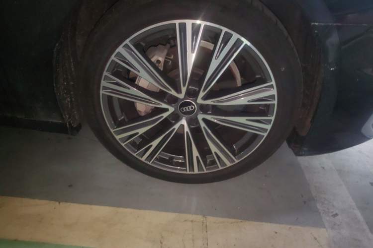 Used Audi A6L 2023 Revised Edition 45 TFSI quattro Prestige Dynamic Version Right Front Wheel Hub