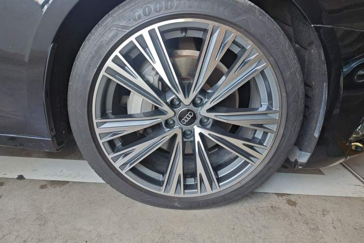 Used Audi A6L 2023 40 TFSI Luxury Prestige Edition Right Front Wheel Hub