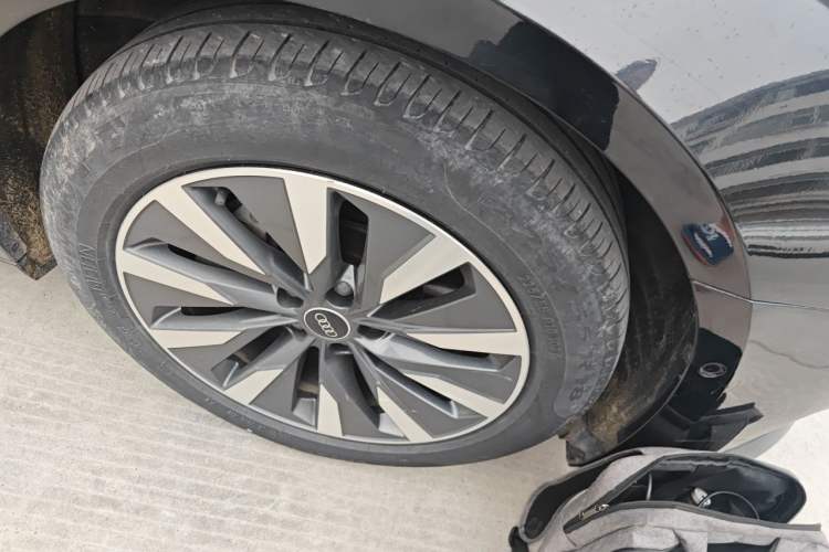 Used Audi A6L 2023 45 TFSI Prestige Elegant Edition Right Front Wheel Hub