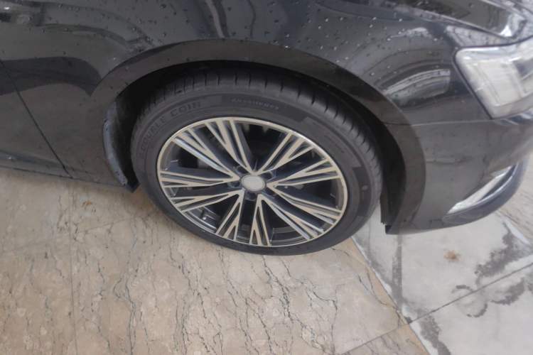 Used Audi A6L 2023 Revised 40 TFSI Luxury Prestige Edition Right Front Wheel Hub