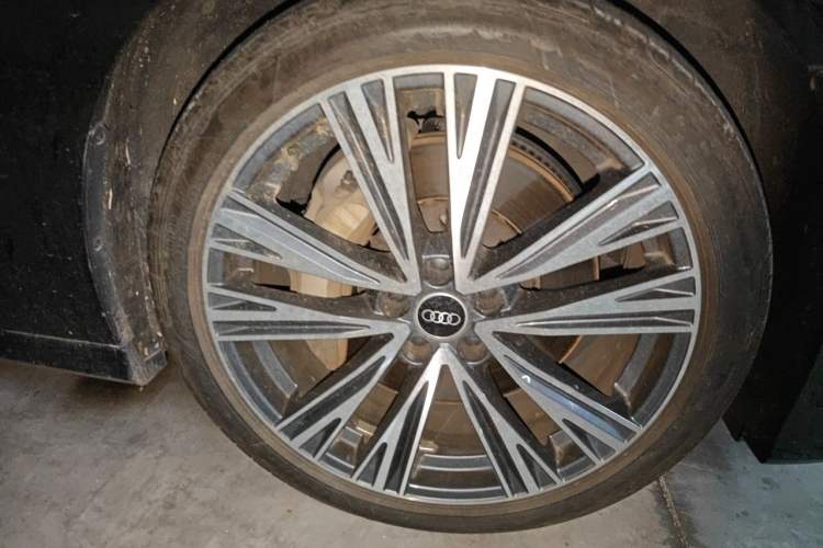Used Audi A6L 2023 Updated 55 TFSI quattro Prestige Dynamic Edition Right Front Wheel Hub