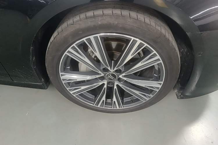 Used Audi A6L 2023 45 TFSI quattro Prestige Dynamic Edition Right Front Wheel Hub
