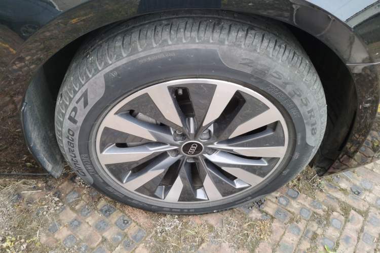 Used Audi A6L 2023 Revised 45 TFSI Prestige Elegant Edition Right Front Wheel Hub