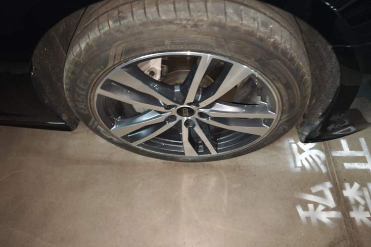 Used Audi A6L 2023 Revised 40 TFSI Luxury Dynamic Edition Right Front Wheel Hub