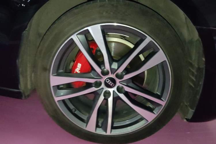 Used Audi A6L 2023 45 TFSI Prestige Elegant Edition Right Front Wheel Hub