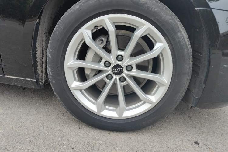 Used Audi A6L 2023 Revised 40 TFSI Luxury Prestige Edition Right Front Wheel Hub