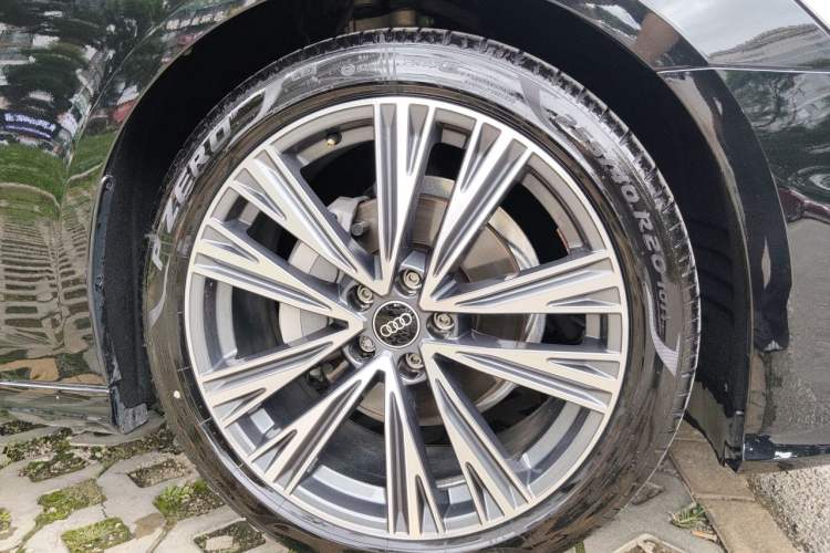 Used Audi A6L 2023 Revised 40 TFSI Luxury Dynamic Edition Right Front Wheel Hub