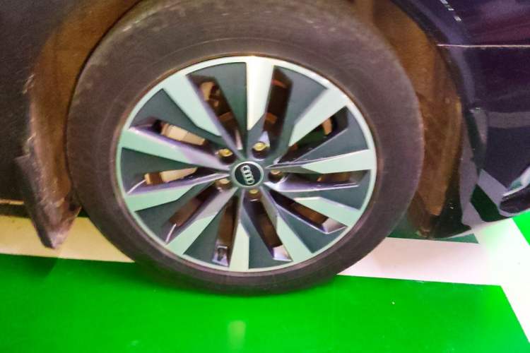 Used Audi A6L 2023 Revised 45 TFSI Prestige Elegant Edition Right Front Wheel Hub