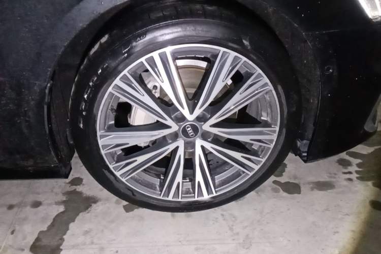 Used Audi A6L 2023 Revised Edition 45 TFSI quattro Prestige Dynamic Version Right Front Wheel Hub