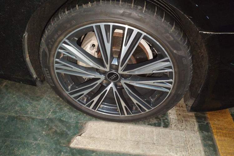 Used Audi A6L 2023 40 TFSI Luxury Dynamic Model Right Front Wheel Hub