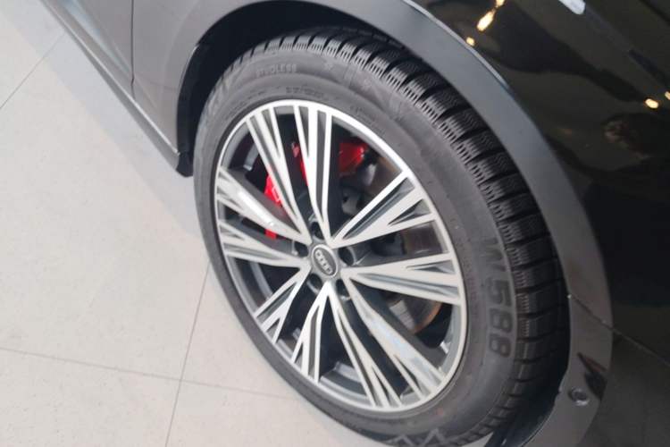 Used Audi A6L 2023 55 TFSI quattro Prestige Dynamic Edition Right Front Wheel Hub