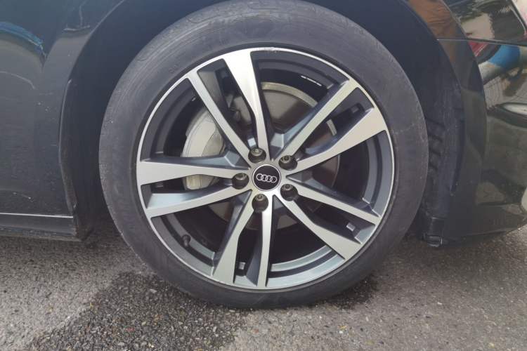 Used Audi A6L 2023 40 TFSI Luxury Dynamic Model Right Front Wheel Hub