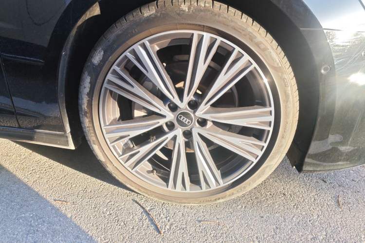 Used Audi A6L 2023 Revised Edition 45 TFSI quattro Prestige Dynamic Version Right Front Wheel Hub