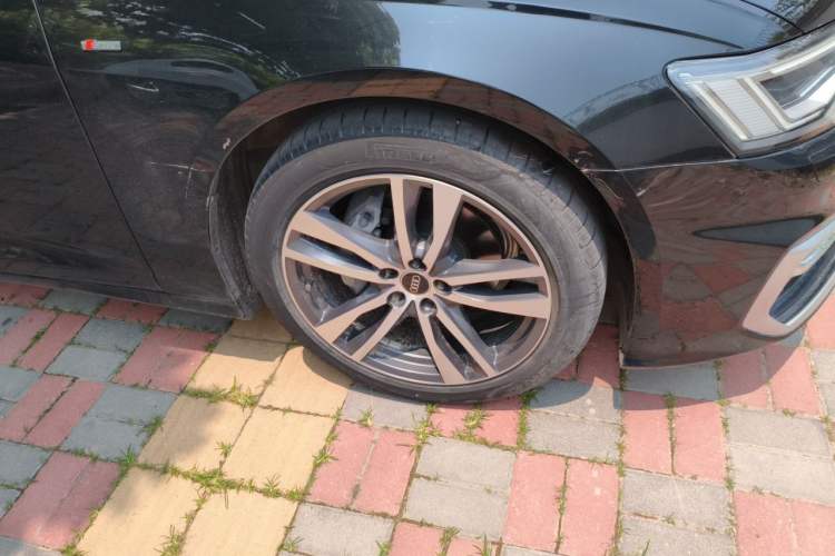 Used Audi A6L 2023 Revised 40 TFSI Luxury Dynamic Edition Right Front Wheel Hub