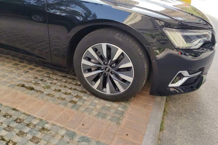 Used Audi A6L 2023 Revised 45 TFSI Prestige Elegant Edition Right Front Wheel Hub