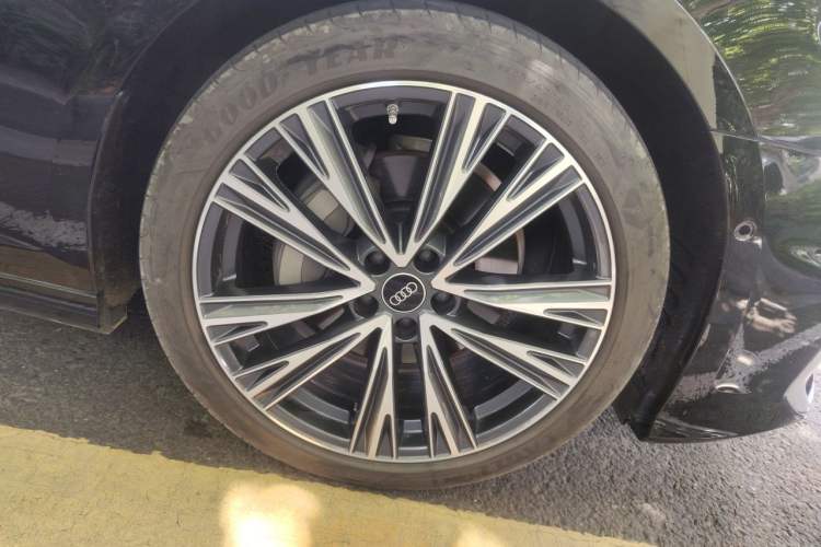 Used Audi A6L 2023 Updated 45 TFSI quattro Prestige Dynamic Edition Right Front Wheel Hub