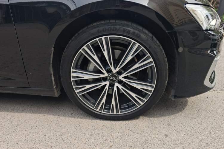 Used Audi A6L 2023 Revised Edition 45 TFSI quattro Prestige Dynamic Version Right Front Wheel Hub