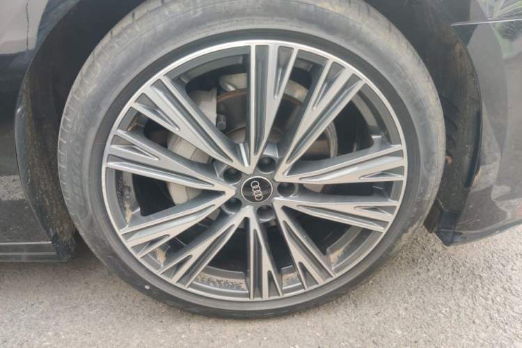Used Audi A6L 2023 Revised 40 TFSI Luxury Dynamic Edition Right Front Wheel Hub