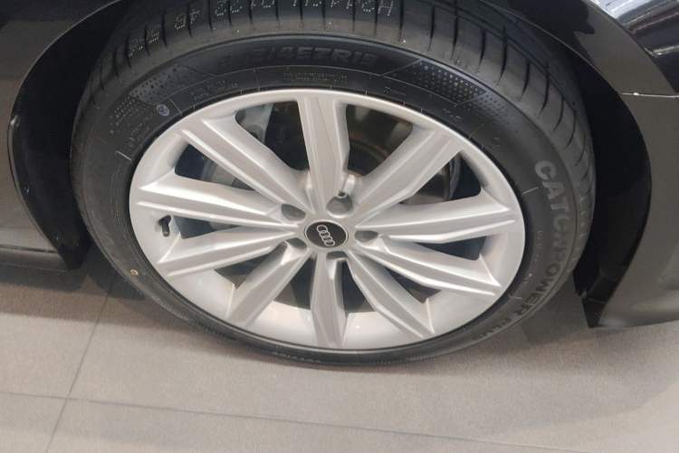 Used Audi A6L 2023 Revised 45 TFSI Prestige Dynamic Edition Right Front Wheel Hub