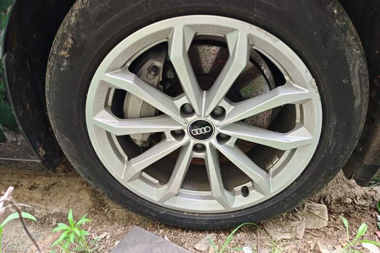 Used Audi A6L 2023 40 TFSI Luxury Prestige Edition Right Front Wheel Hub
