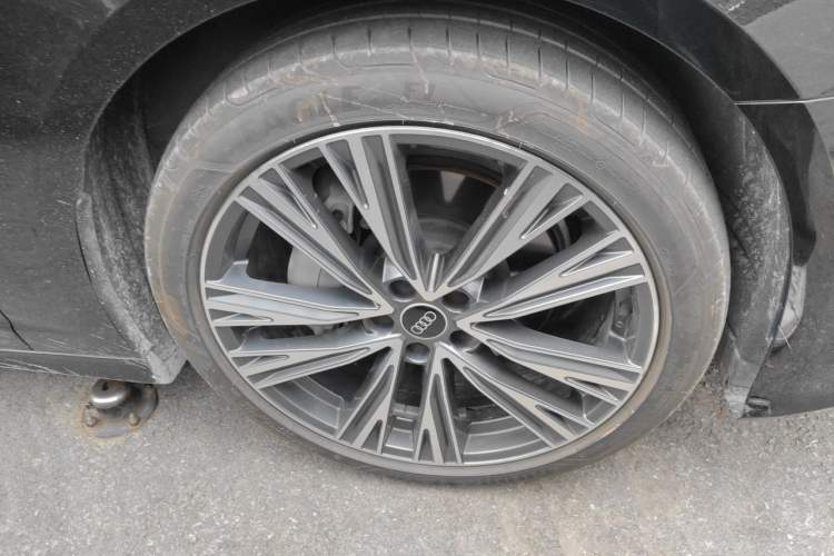 Used Audi A6L 2023 40 TFSI Luxury Dynamic Model Right Front Wheel Hub