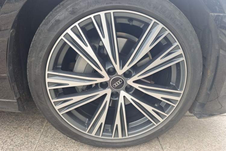 Used Audi A6L 2023 45 TFSI Prestige Dynamic Edition Right Front Wheel Hub