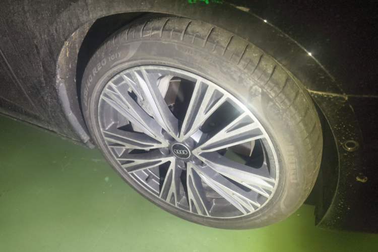 Used Audi A6L 2023 Updated 55 TFSI quattro Prestige Edition Right Front Wheel Hub