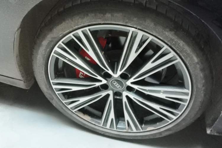 Used Audi A6L 2023 Revised 45 TFSI Prestige Dynamic Edition Right Front Wheel Hub