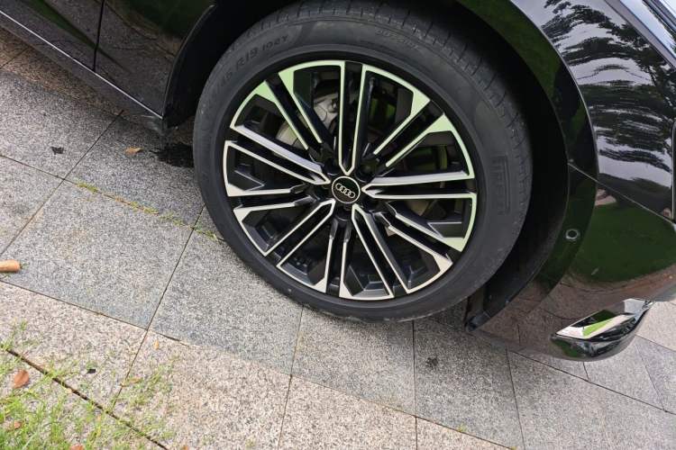 Used Audi A6L 2023 45 TFSI quattro Prestige Elegant Edition Right Front Wheel Hub