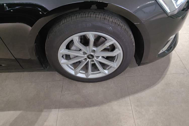 Used Audi A6L 2023 Revised 40 TFSI Luxury Prestige Edition Right Front Wheel Hub